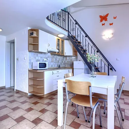 Stela By Interhome Medulin